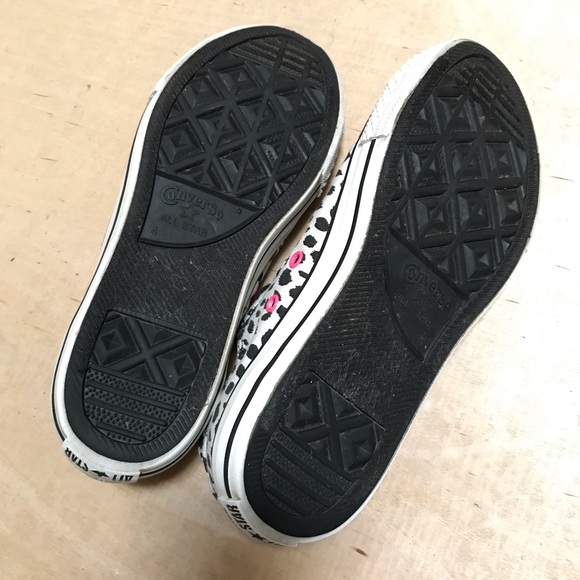 Converse Blk & WT Cheetah Print w/Neon Pink Chucks - Picture 8 of 9